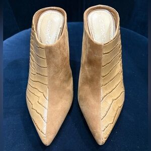 Gibson Latimer Tan Textured Mules